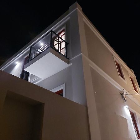 Ermoupolis Hidden Gems Apartment ภายนอก รูปภาพ