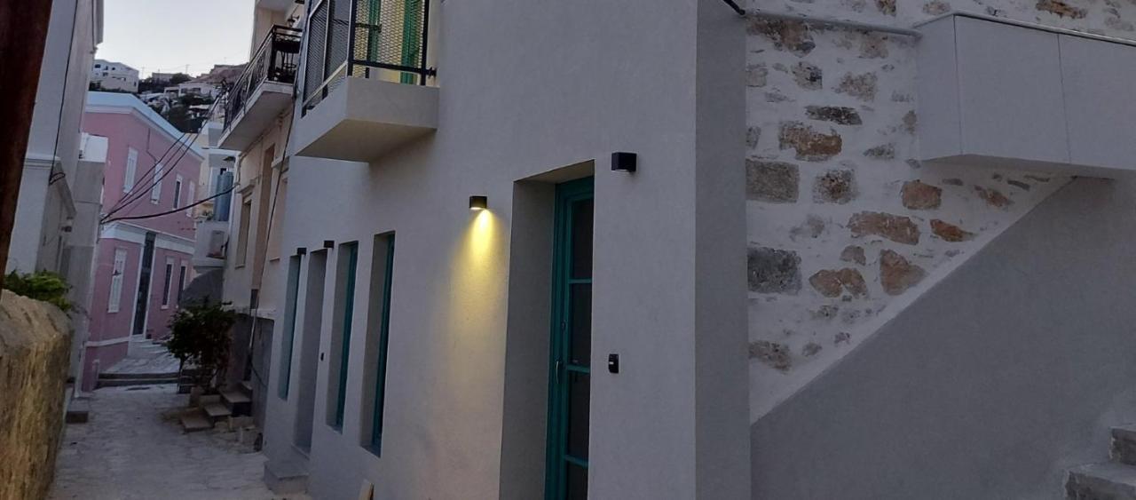 Ermoupolis Hidden Gems Apartment ภายนอก รูปภาพ