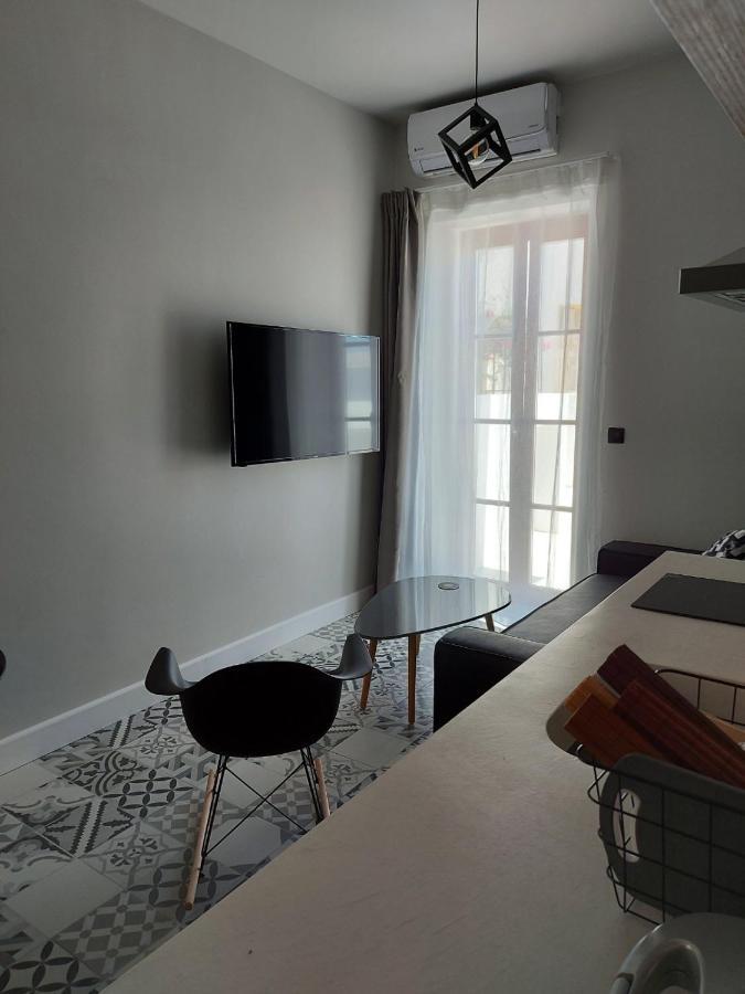 Ermoupolis Hidden Gems Apartment ภายนอก รูปภาพ