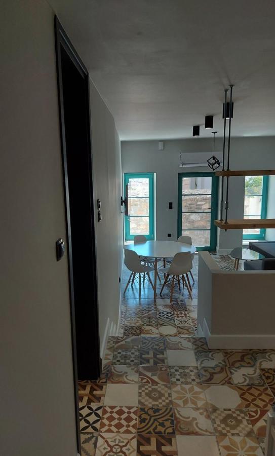 Ermoupolis Hidden Gems Apartment ภายนอก รูปภาพ