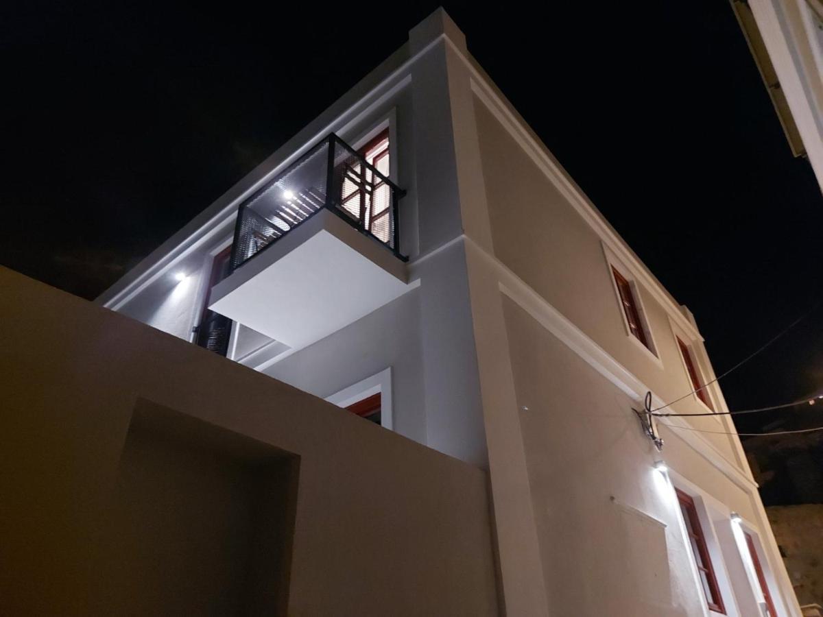 Ermoupolis Hidden Gems Apartment ภายนอก รูปภาพ