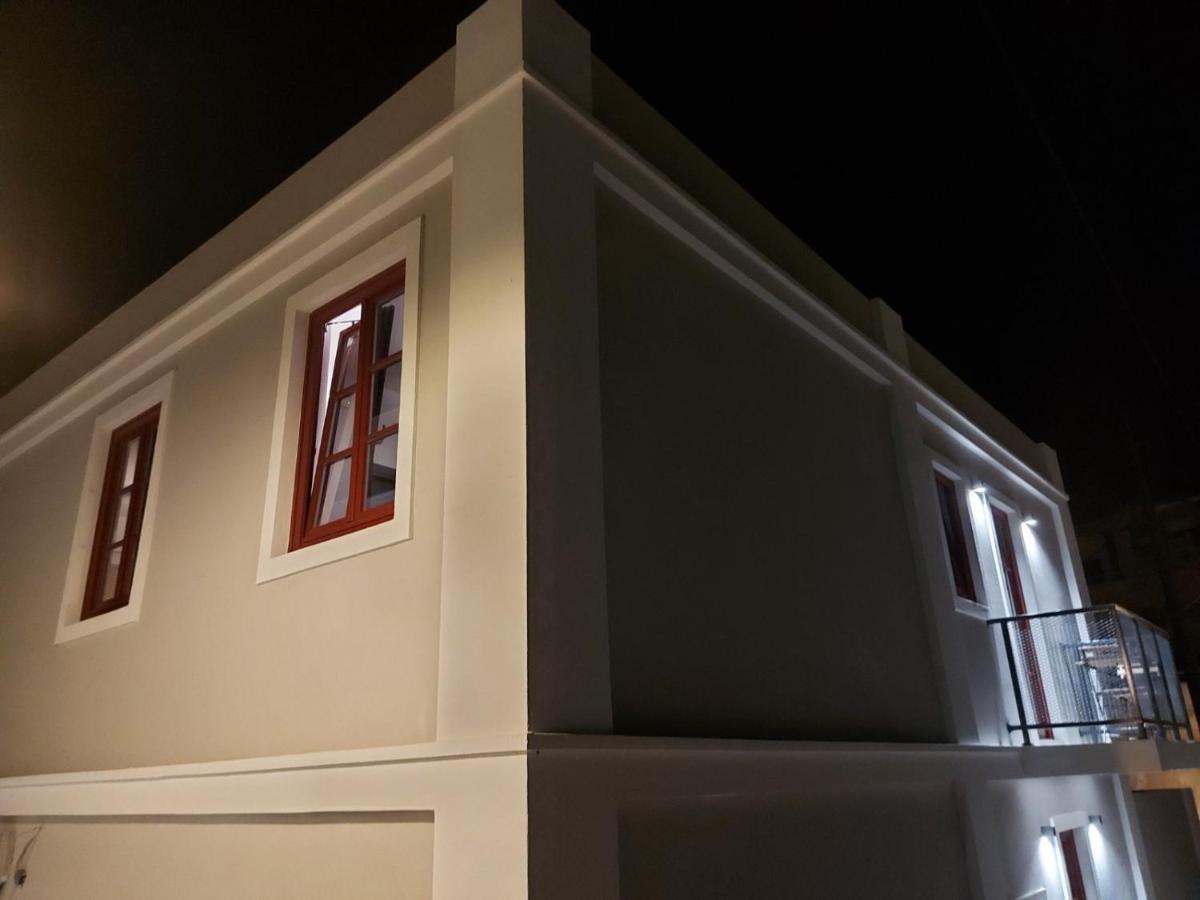 Ermoupolis Hidden Gems Apartment ภายนอก รูปภาพ
